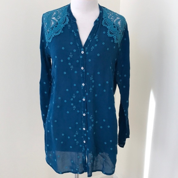Johnny Was small blue embroidered long sleeve top.